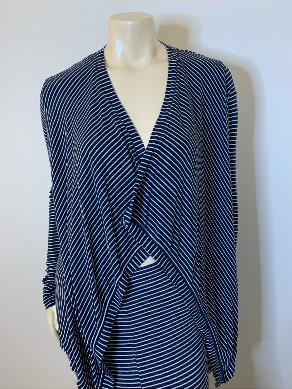 ❤️ BCBGMaxAzria Angela Blue & White Asymmetric Striped knitted long sleeve wrap
